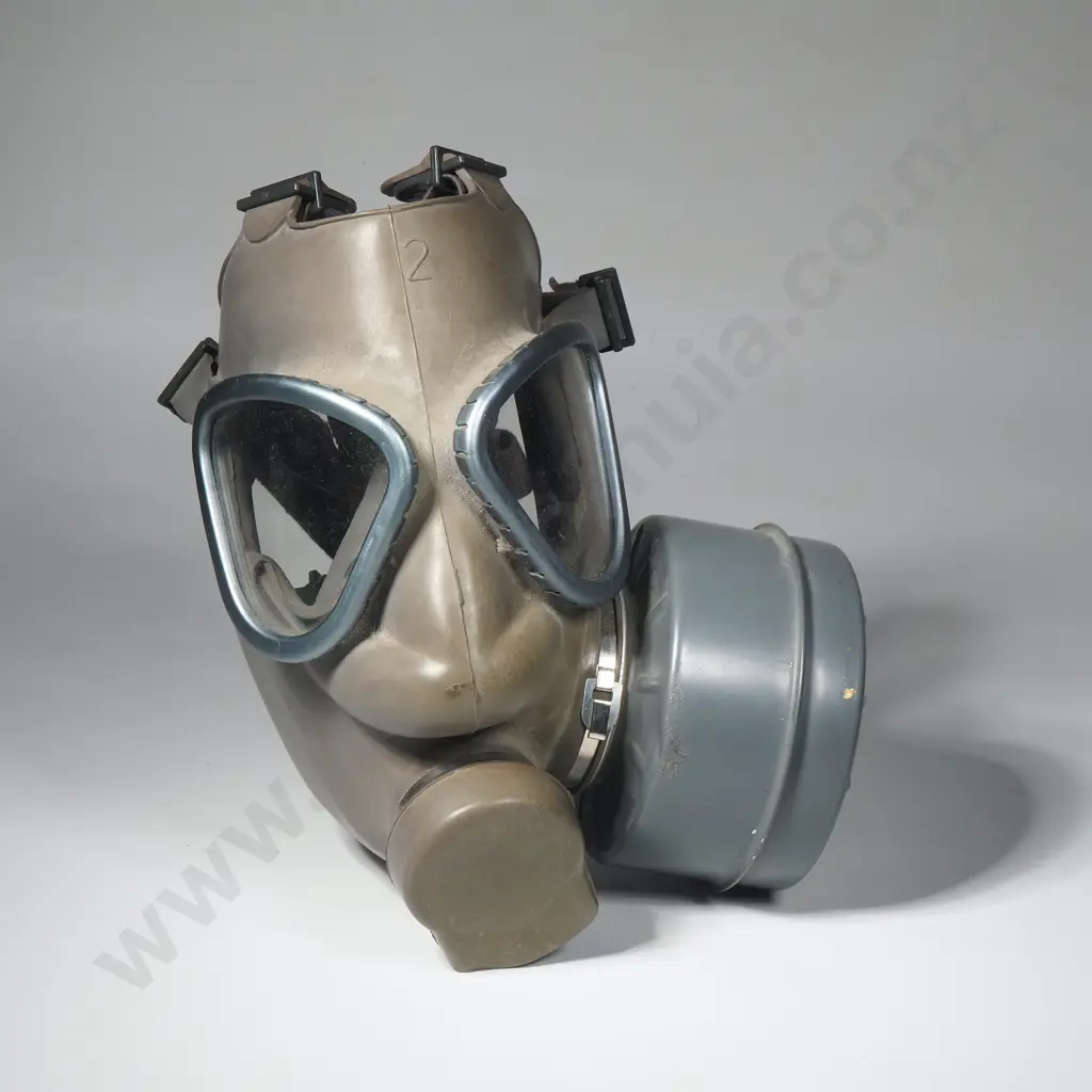Vintage Finnish M61 Military Gas Mask - Nokia Image 1++