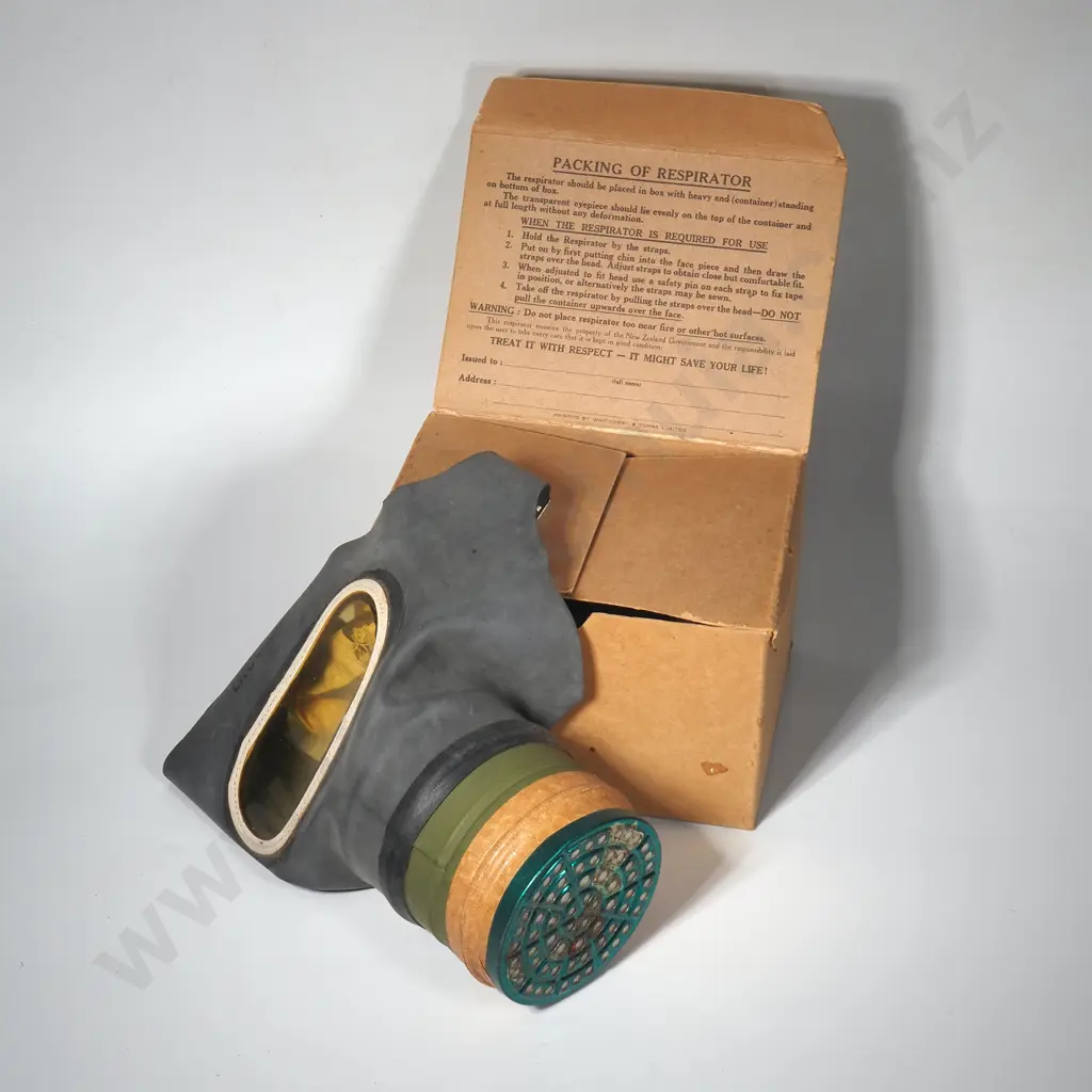 New Zealand WW2 Civilian Gas Mask As Issued in Original Card Box w Instructions for Use - Appears Unissued Image 1++