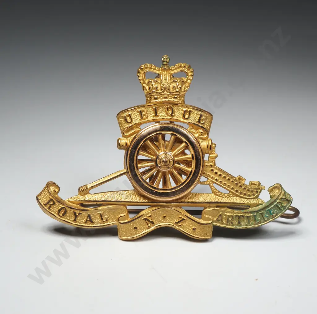 Gilt New Zealand Officers Artillery Cap Badge Image 1++