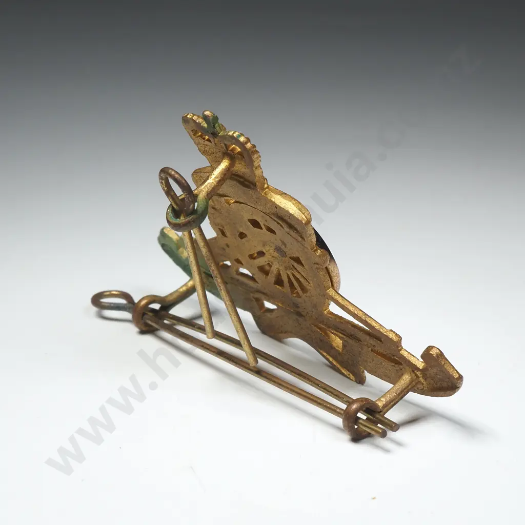 Gilt New Zealand Officers Artillery Cap Badge Image 1++