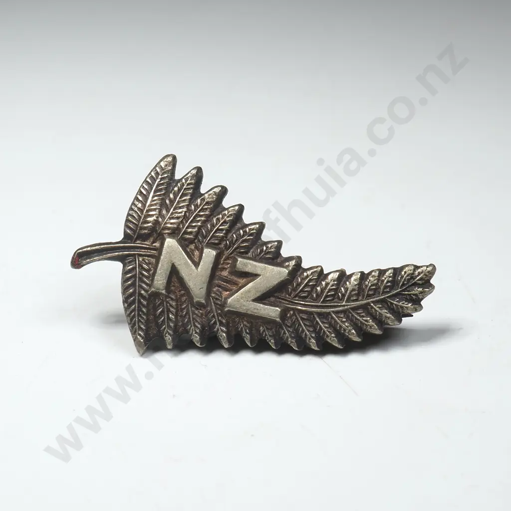 J R Gaunt Silver NZ Fern Leaf Pin Image 1++