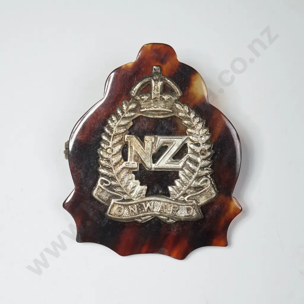 NZ WWII Tortoiseshell Sweetheart Brooch. Image 1++