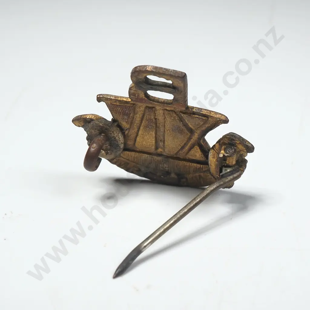 WW1 New Zealand 14th Reinforcements B Sweetheart Badge  Image 1++