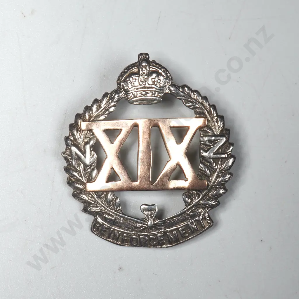 WWI Sterling Silver  & 9ct Gold 19th Reinforcements Sweetheart Badge. Image 1++