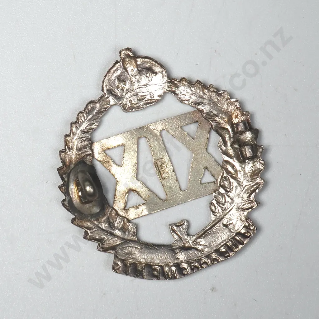 WWI Sterling Silver  & 9ct Gold 19th Reinforcements Sweetheart Badge. Image 1++