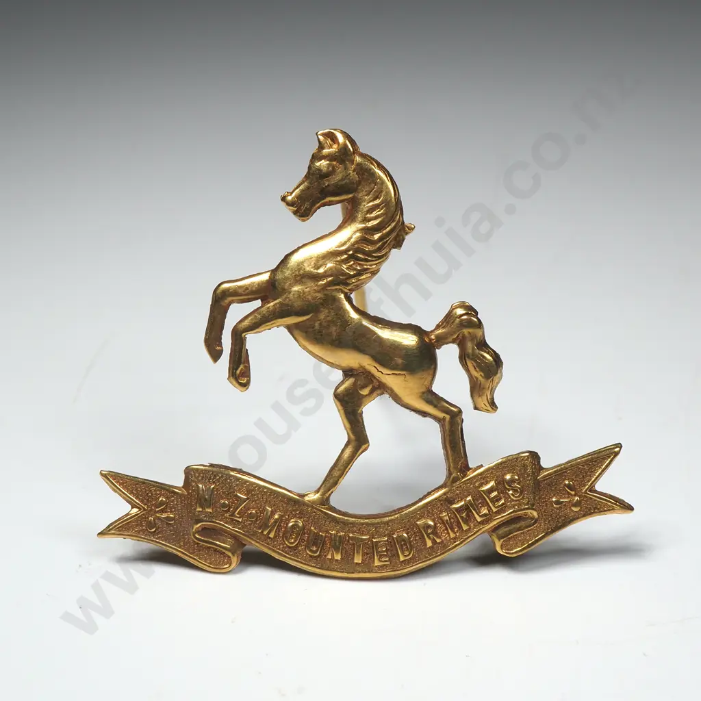 WWI 9ct Gold NZ Mounted Rifles Sweetheart Badge. Image 1++