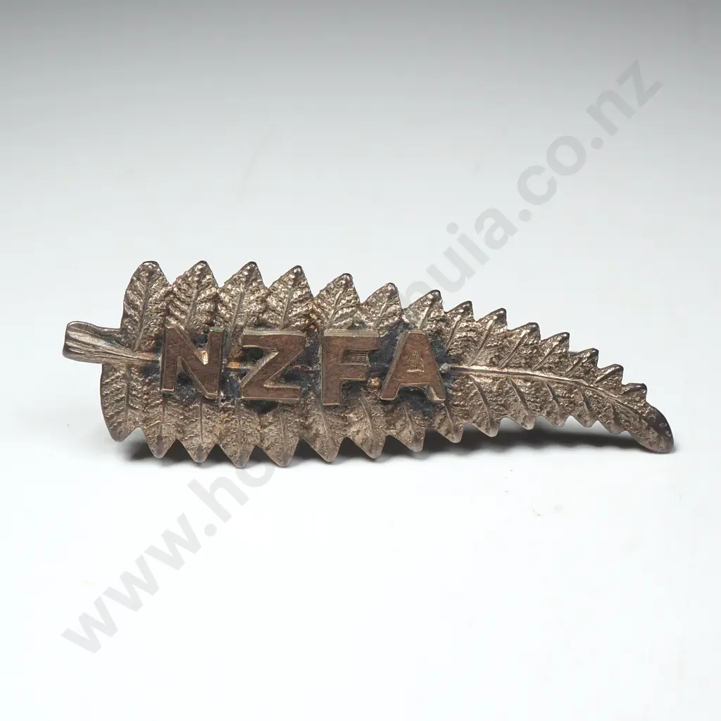 WWI Sterling Silver & 9ct Gold NZFA & Fern Leaf Sweetheart Badge. Image 1++
