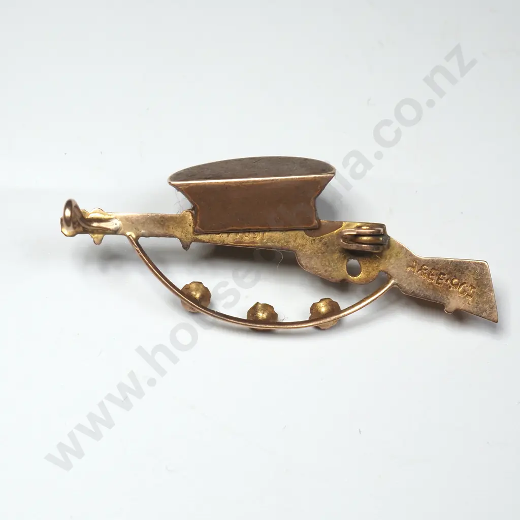 WWI 9ct Gold Rifle Sweetheart Badge w Gems - No Bayonet. Image 1++