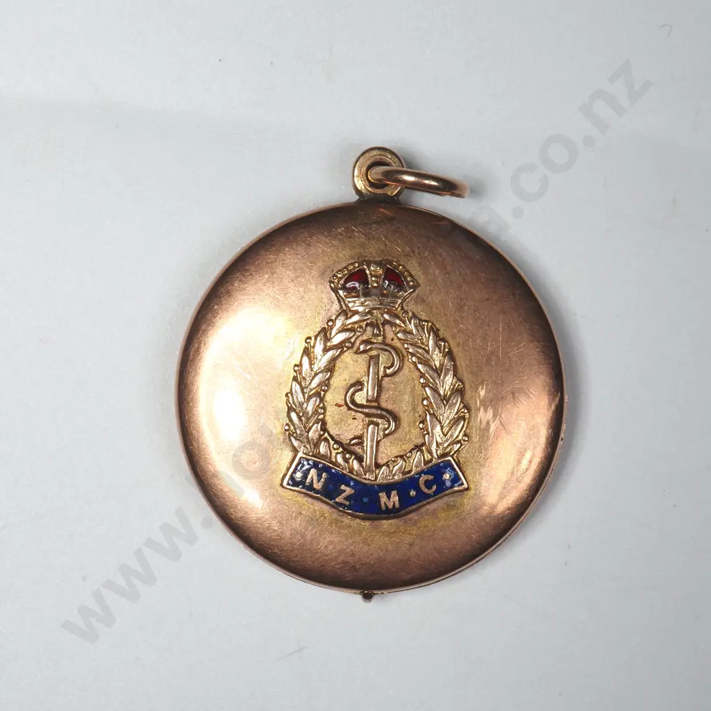 9ct Gold & Enamel NZMC Locket w Photos Inside. Image 1++
