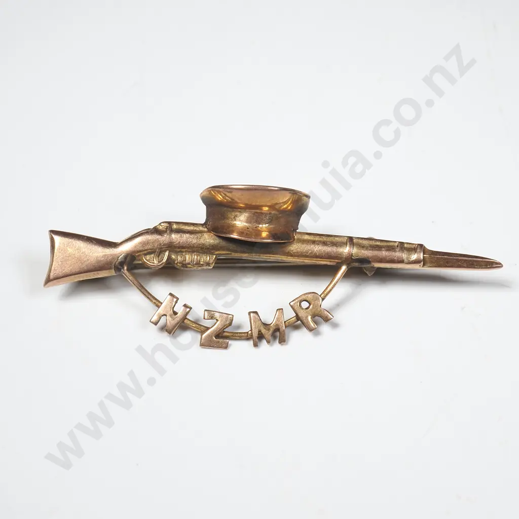 WWI 9ct Gold NZMR Rifle Sweetheart Badge. Image 1++