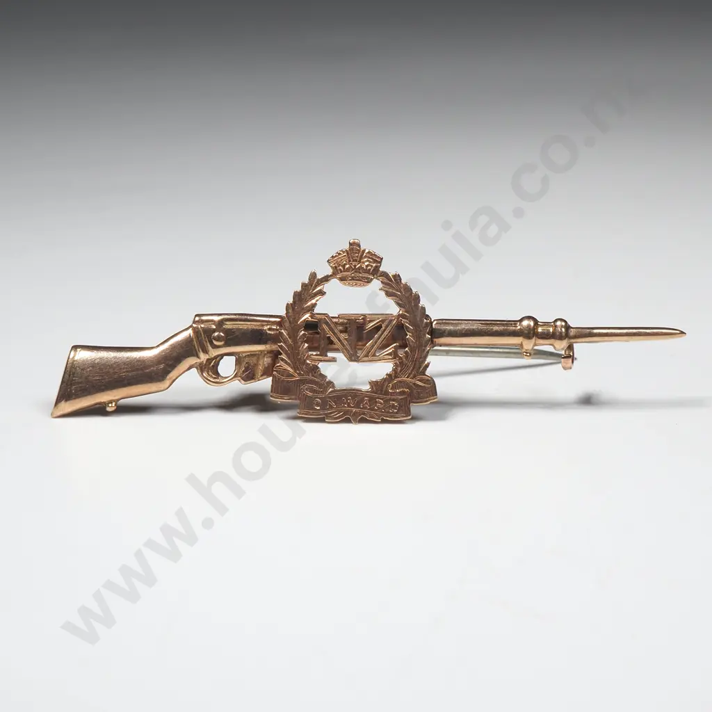 WWI 9ct Gold Rifle Sweetheart Badge w NZ Onward Badge. Image 1++
