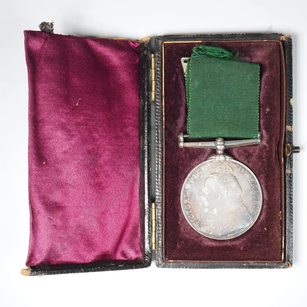 New Zealand Volunteer Long Service Medal to 363 Pte Robert Rogers - w Damaged Case Image 1++