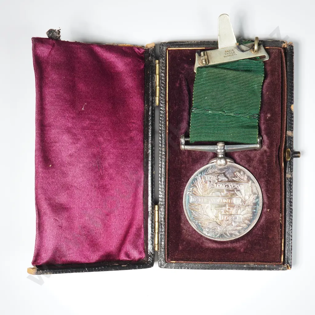 New Zealand Volunteer Long Service Medal to 363 Pte Robert Rogers - w Damaged Case Image 1++