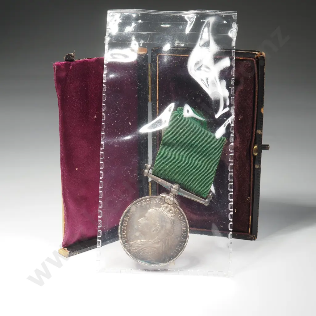 New Zealand Volunteer Long Service Medal to 363 Pte Robert Rogers - w Damaged Case Image 1++