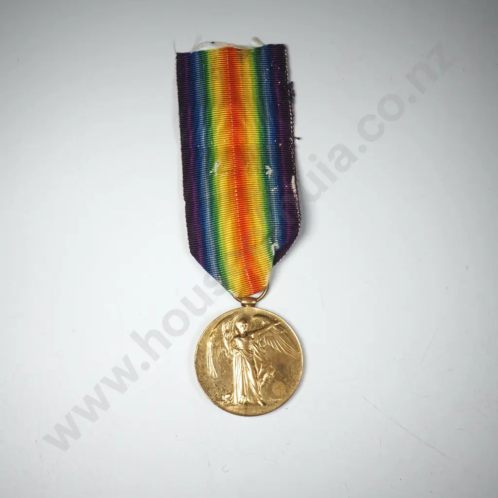 Single Victory Medal to 2/2428 Gunnr W Greig 2NZEF Image 1++