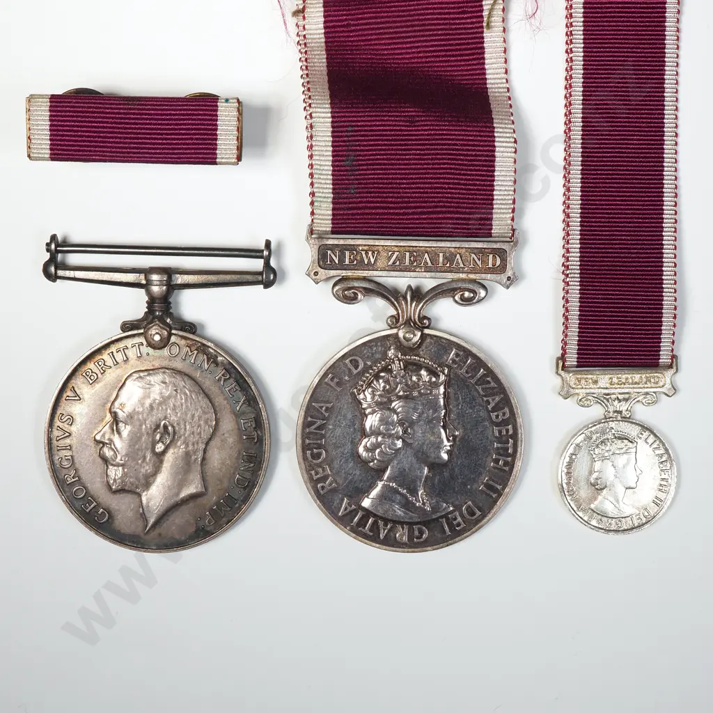 WW1 BWM to 2nd Lieut C Cleeve-Edwards (Died 16 October 1918) & NZ LSGC Medal named to 926314 J Cleeve-Edwards w Miniatur Image 1++