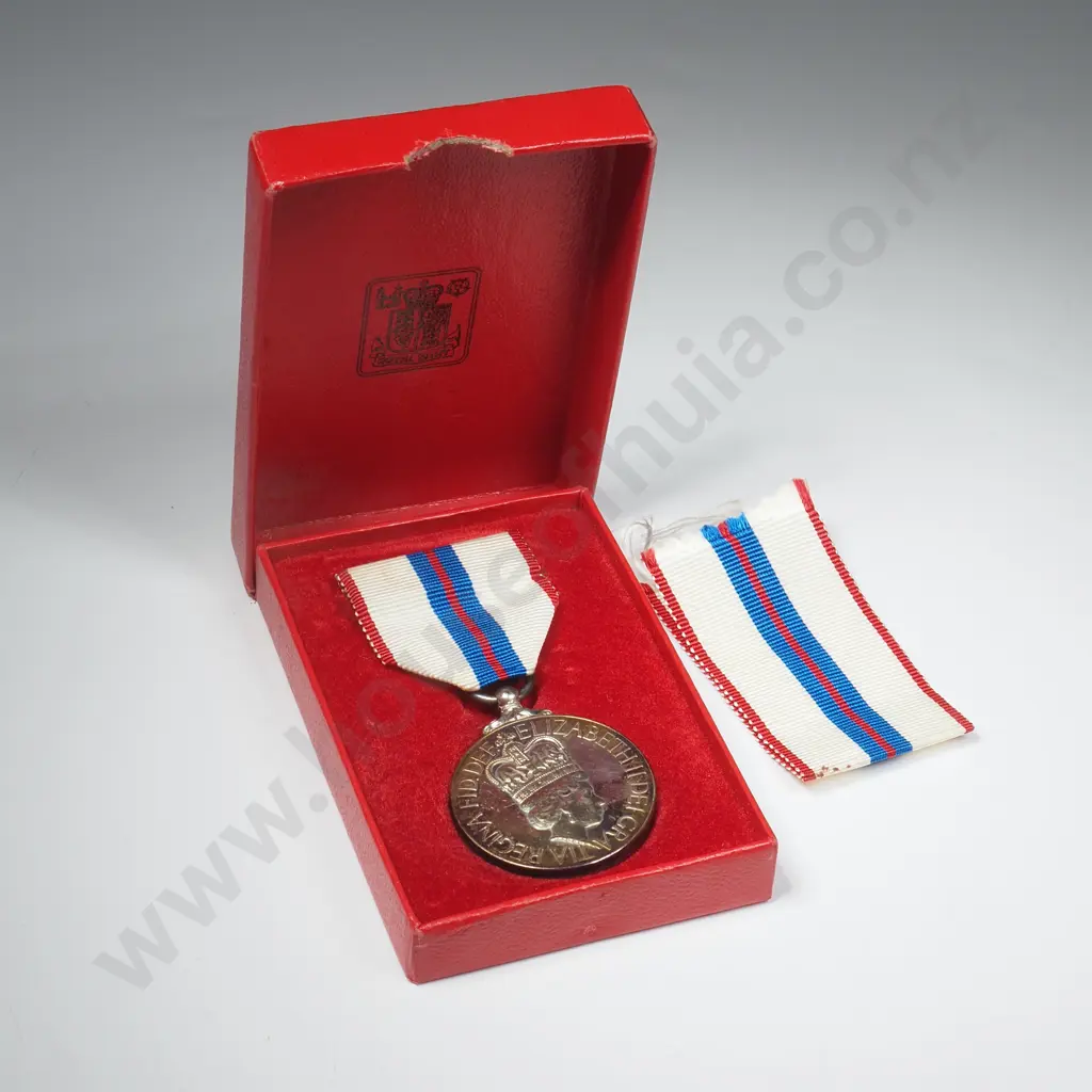 Cased Official Silver Jubilee Medal 1977. Image 1++