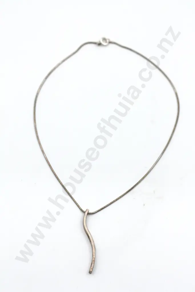 Vintage Sterling Silver Chain & Pendant "Waving back from the 1970's" Image 1++