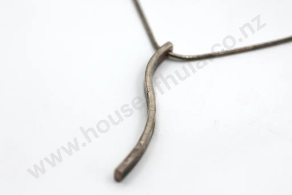 Vintage Sterling Silver Chain & Pendant "Waving back from the 1970's" Image 1++