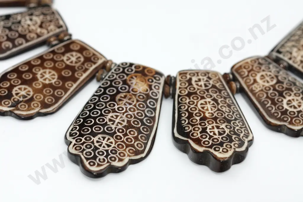 A Stylish Camel Bone Necklace "1001 Nights" Image 1++