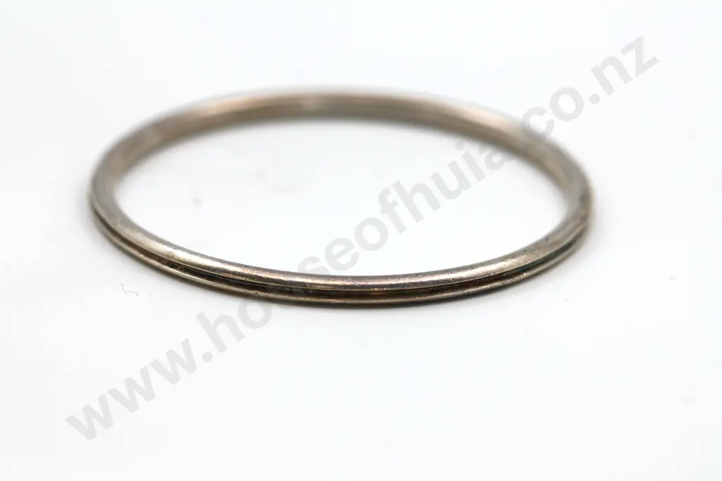 Vintage Sterling Silver Bangle w Negative Detailed Circumference "In the Groove" Image 1++