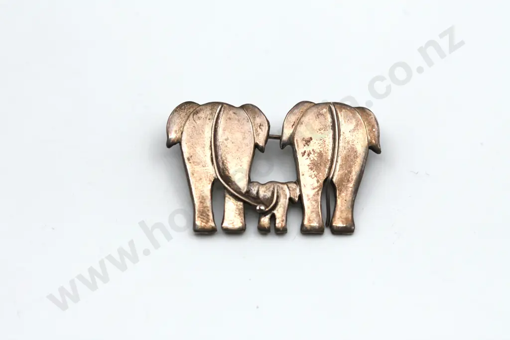 Sterling Silver Elephant Brooch w British Hallmarks. "Jumbo Family" Image 1++