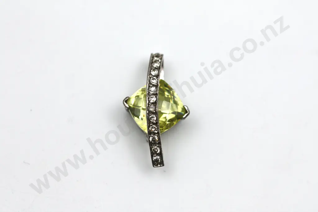 Sparkling Citrus Green Gem Set Sterling Silver Pendant Image 1++