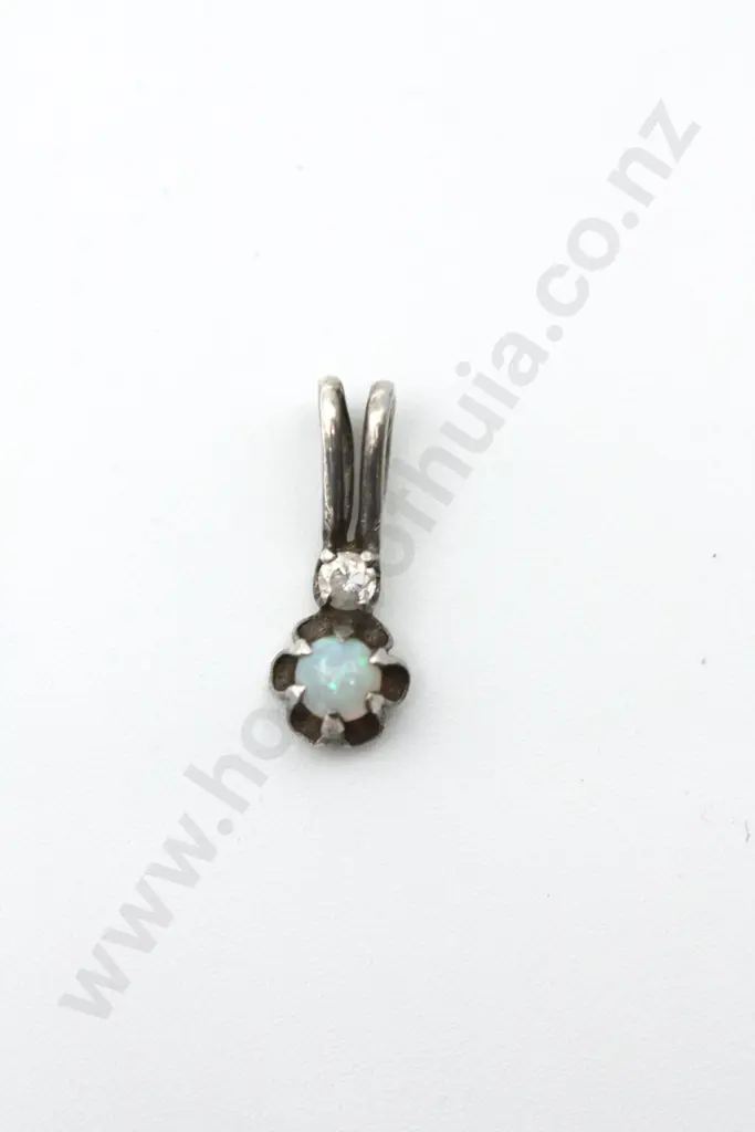 Sterling Silver Claw Set Opal Pendant Image 1++