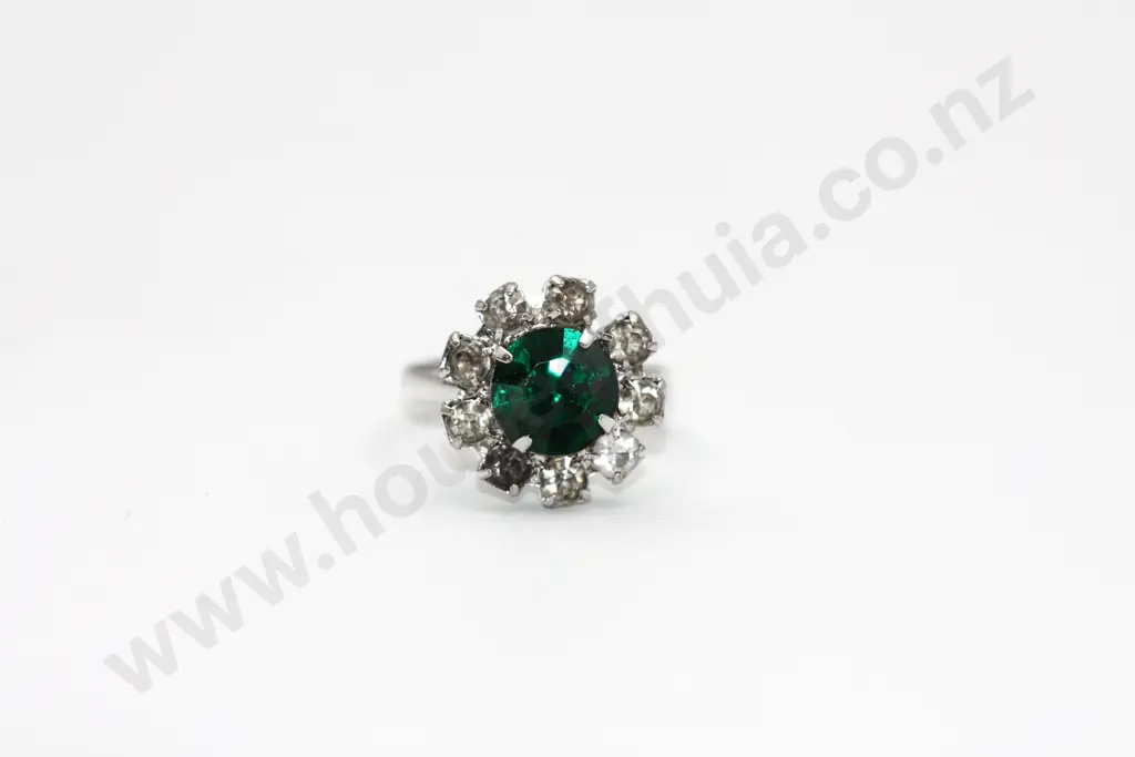 Halo Set Silver Metal Green Glass Ring "A gorgeous glass daisy" Image 1++