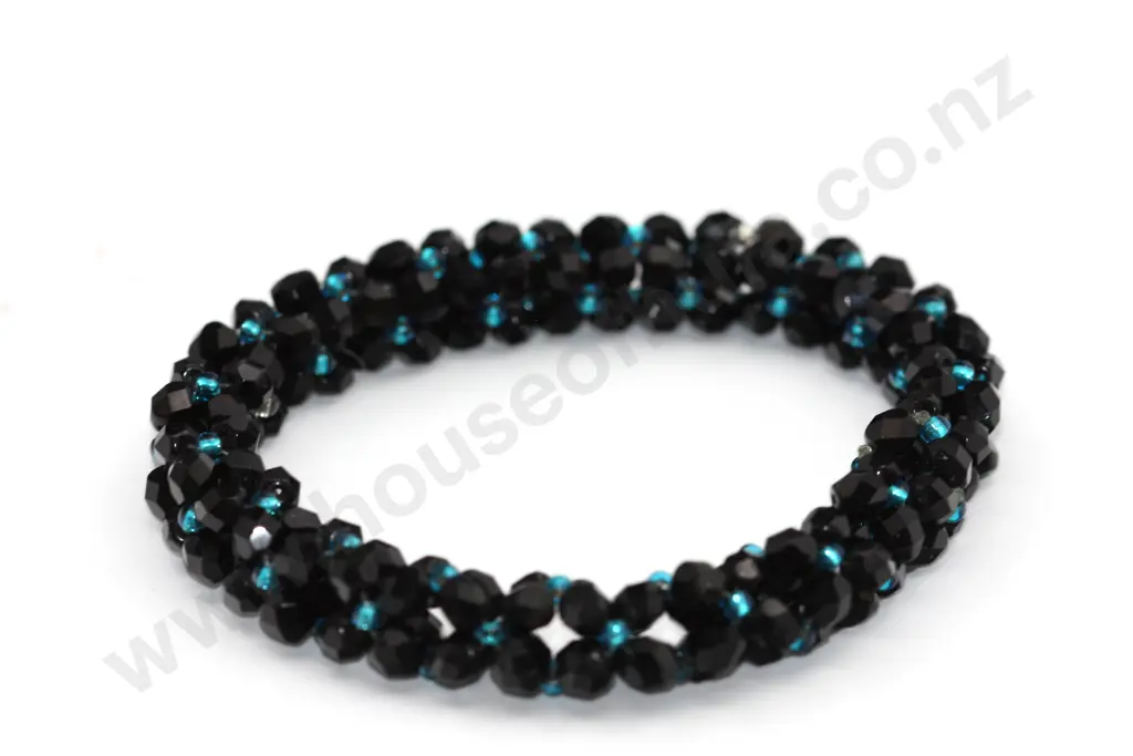 Four Rows of Faceted Beads in a Stylish Bracelet Form "All black & blue Image 1++