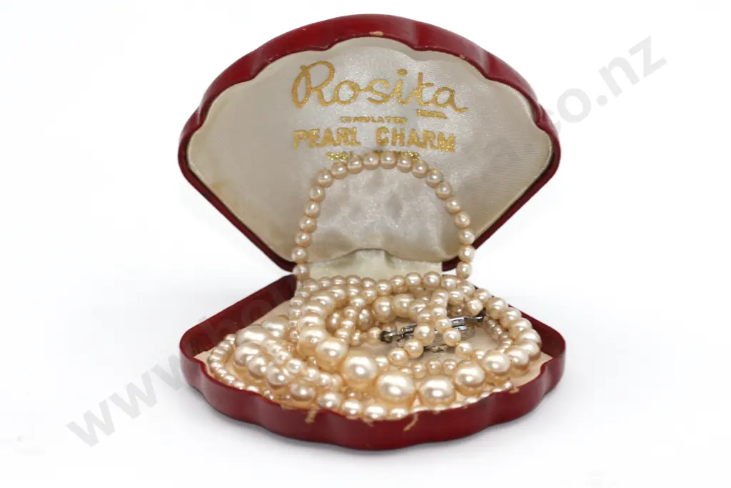 Graduated Double Strand Faux Pearl Necklace in Shell Case "Venus in pearls" Image 1++