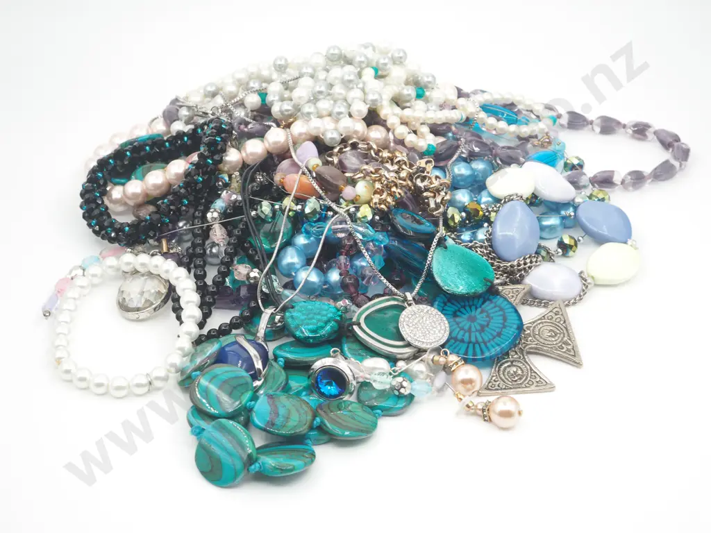 Large Lot of Costume & Affordable Jewellery Image 1++