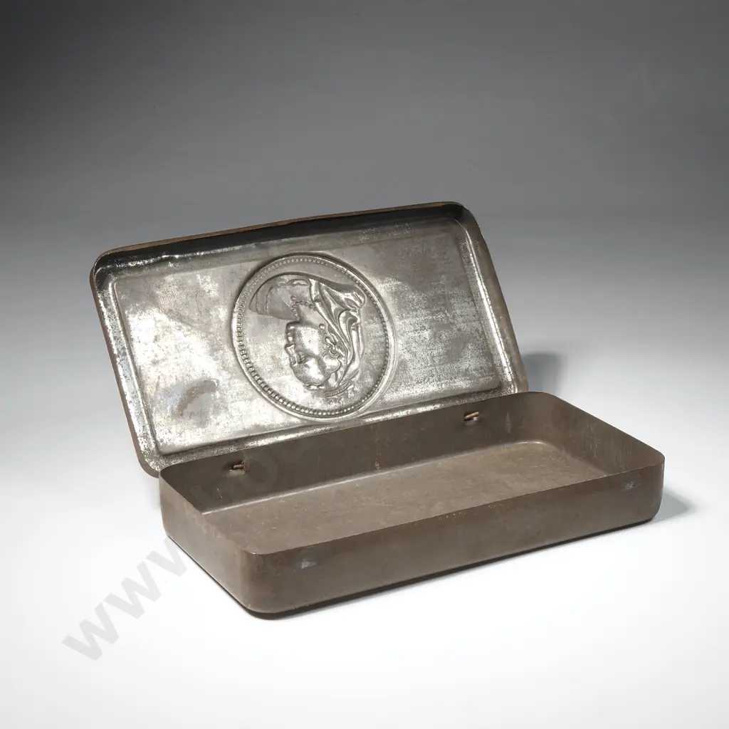 Boer War Queen Victorias Chocolate Tin ( some damage )  Image 1++
