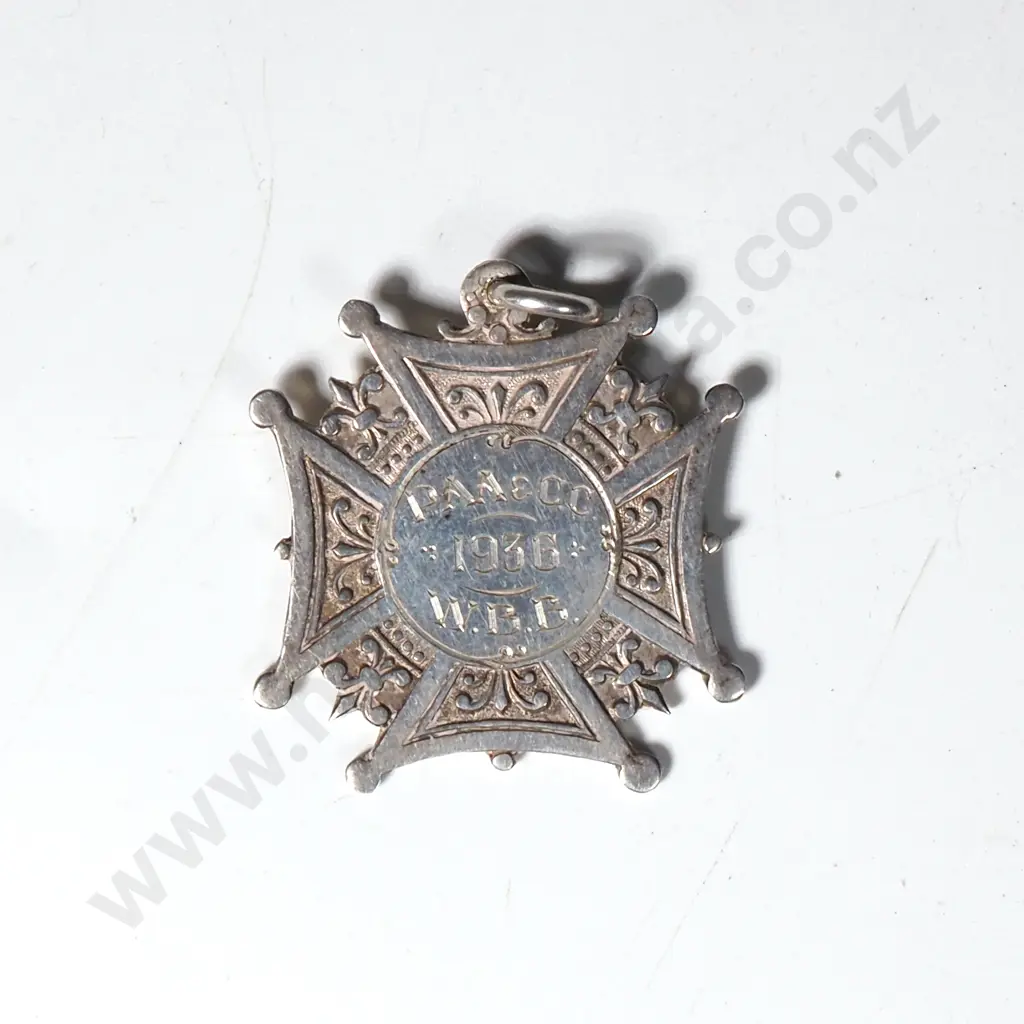 RNZAF Portrait Photo w Cycle Race Photo & Medal w one Other Image 1++