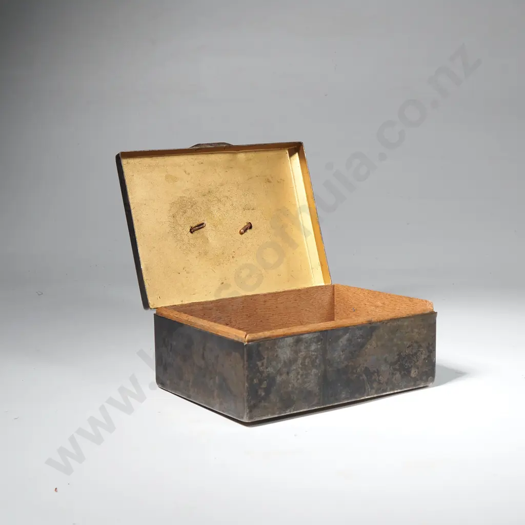 Cigarette Box w British Badge on Top Image 1++