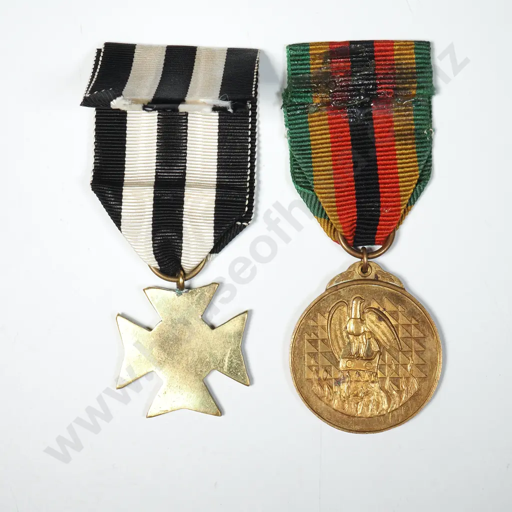 Rhodesia Distinguished Police Service Medal & Awarded Zimbabwe Independence Medal Image 1++