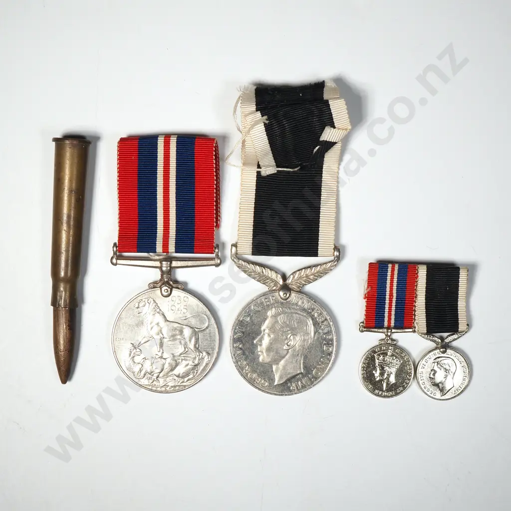 WWII 1939 - 1945 War Service Medal , New Zealand War Service Medal & Miniatures Image 1++