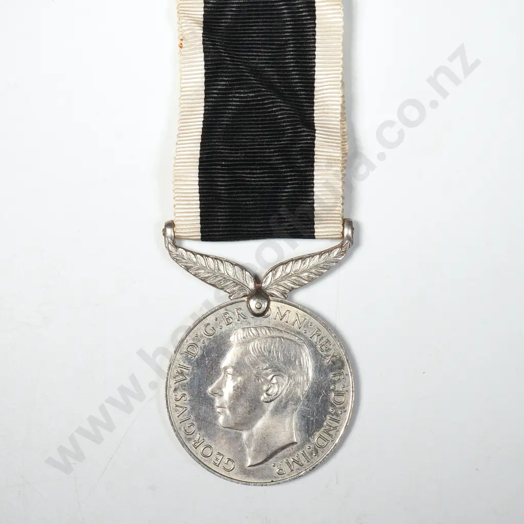 WWII NZ War Service Medal. Image 1++