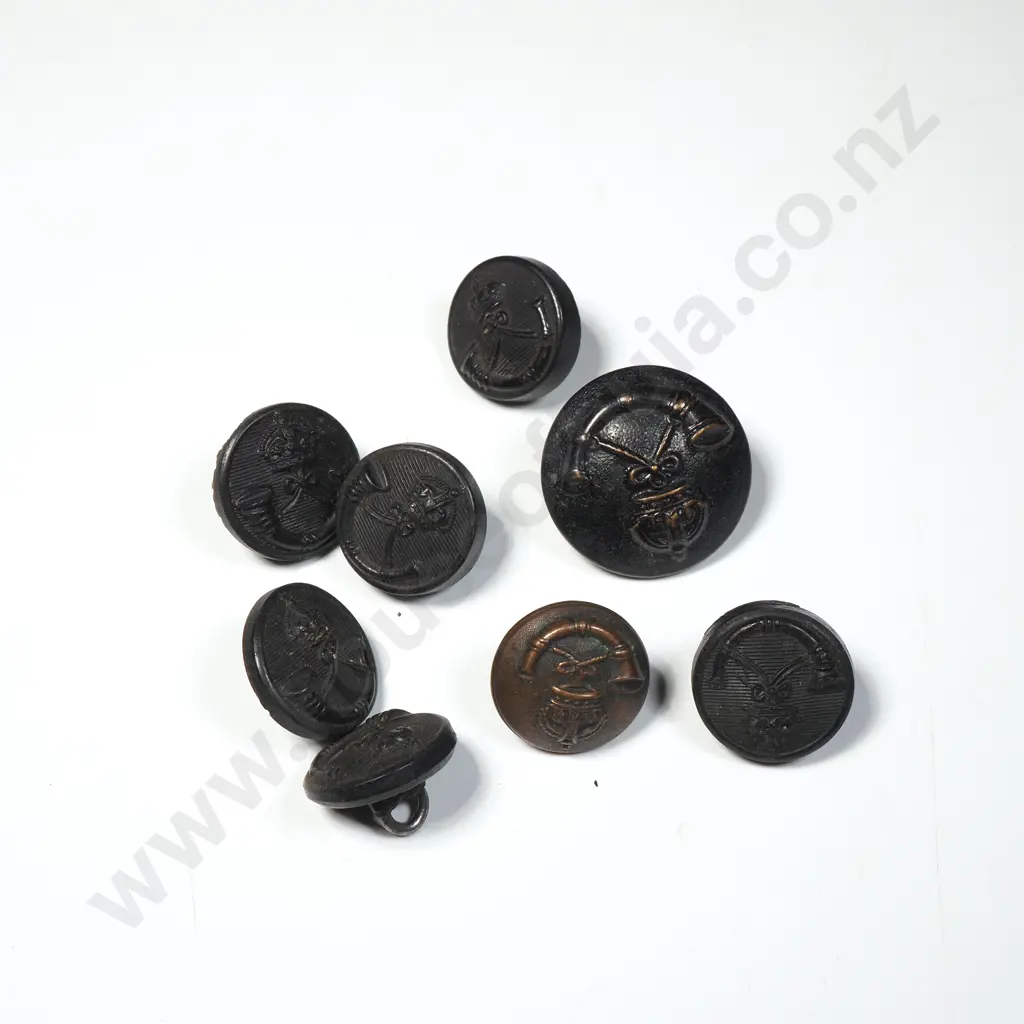 Assorted New Zealand Rifle Brigade Buttons Image 1++