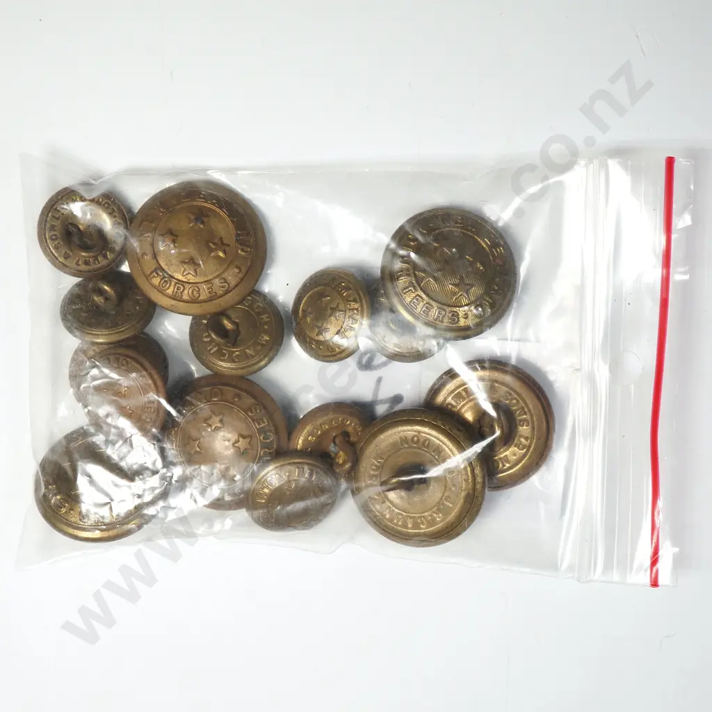 Assorted lot of Military Buttons Image 1++