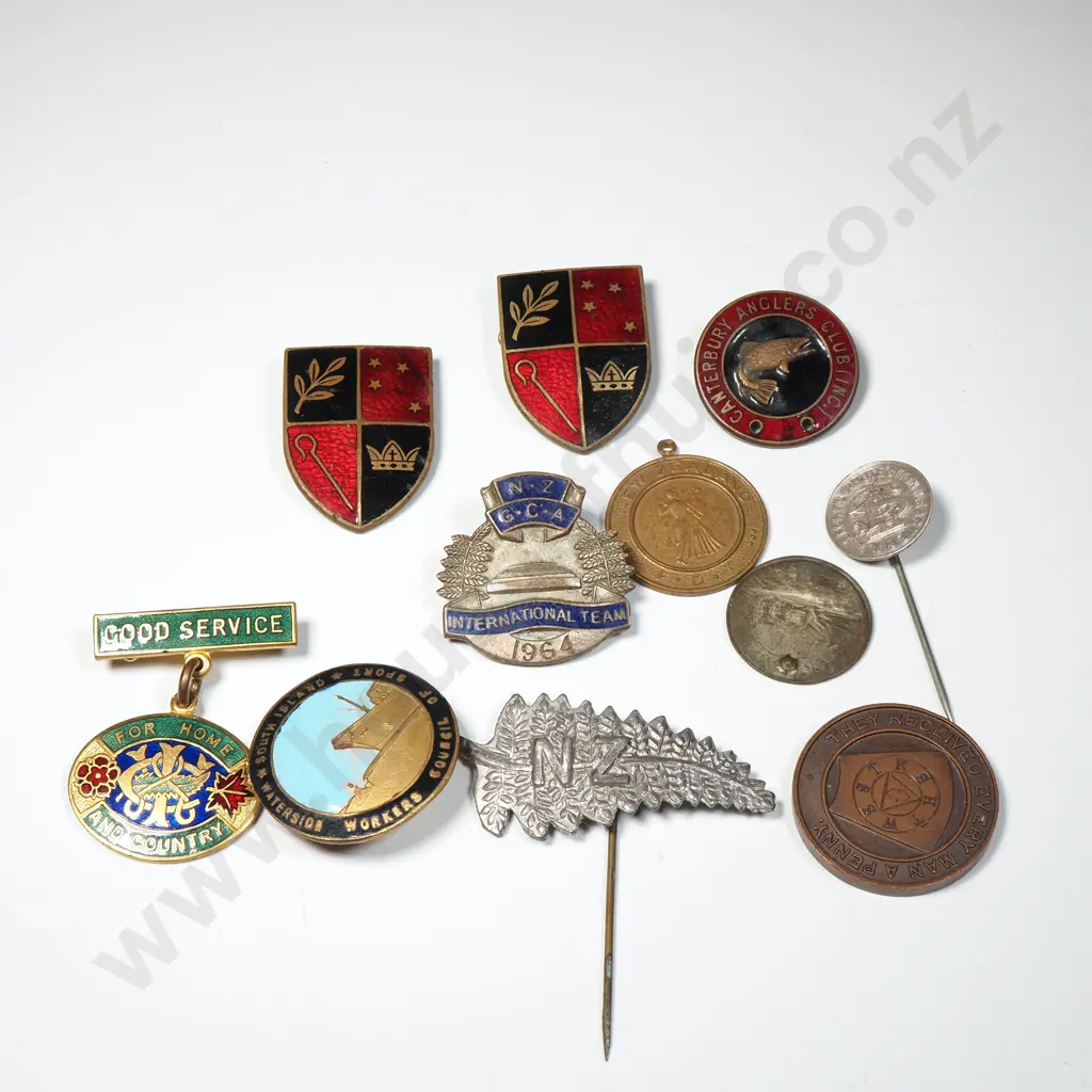 Assorted Vintage New Zealand Badges Image 1++