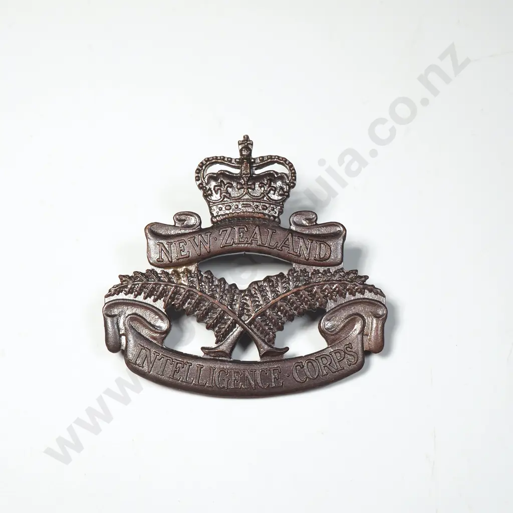 Assorted Lot of Military Badges Image 1++