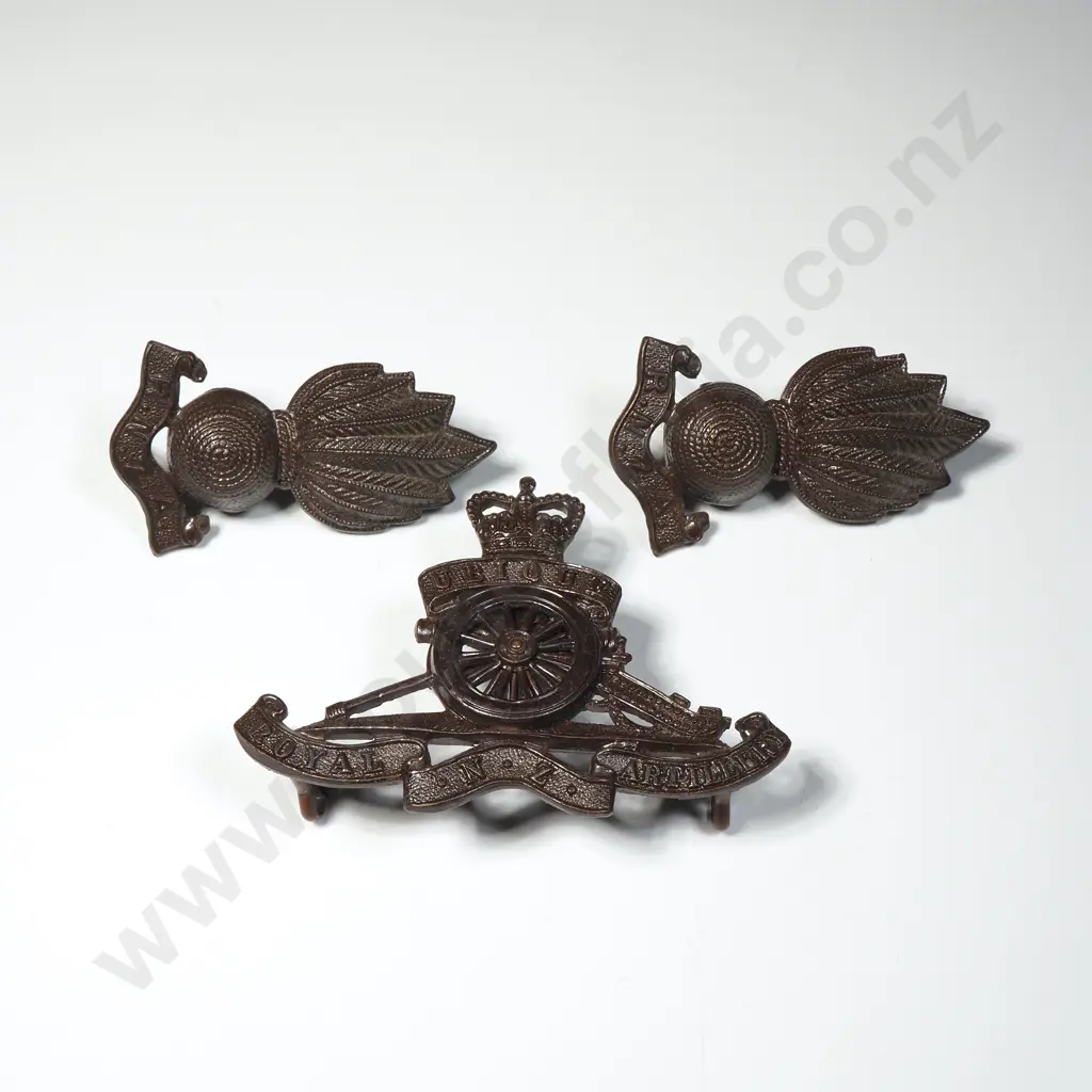 Assorted lot of New Zealand Military Badges Image 1++