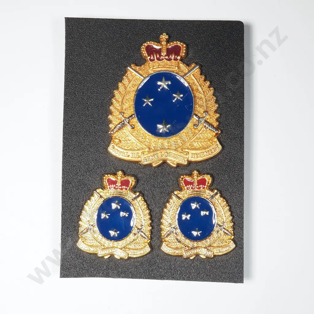 Assorted lot of New Zealand Military Badges Image 1++