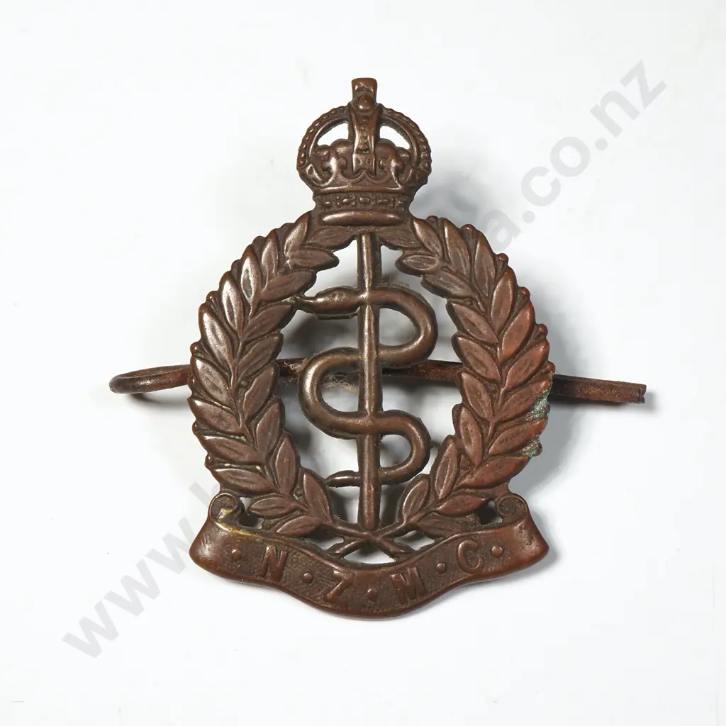WW2 New Zealand Medical Corp Cap Badge  Image 1++