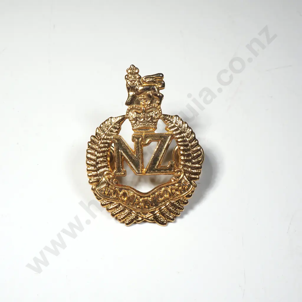 Assorted Lot of Military Badges Image 1++
