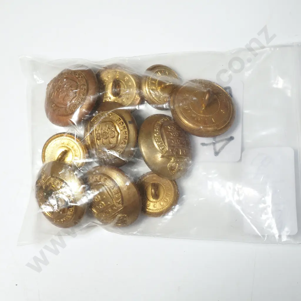 Assorted lot of Military Buttons Image 1++