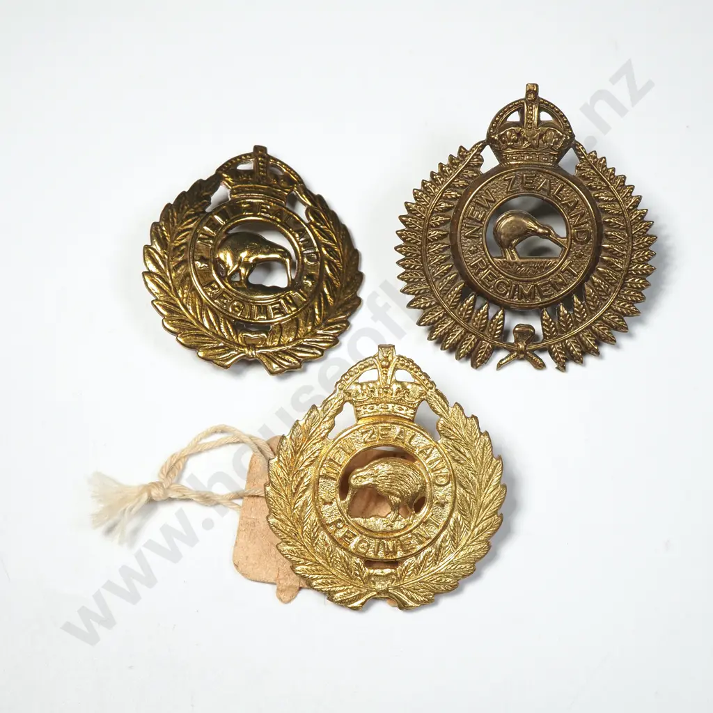 Assorted Lot of New Zealand Military Badges Image 1++
