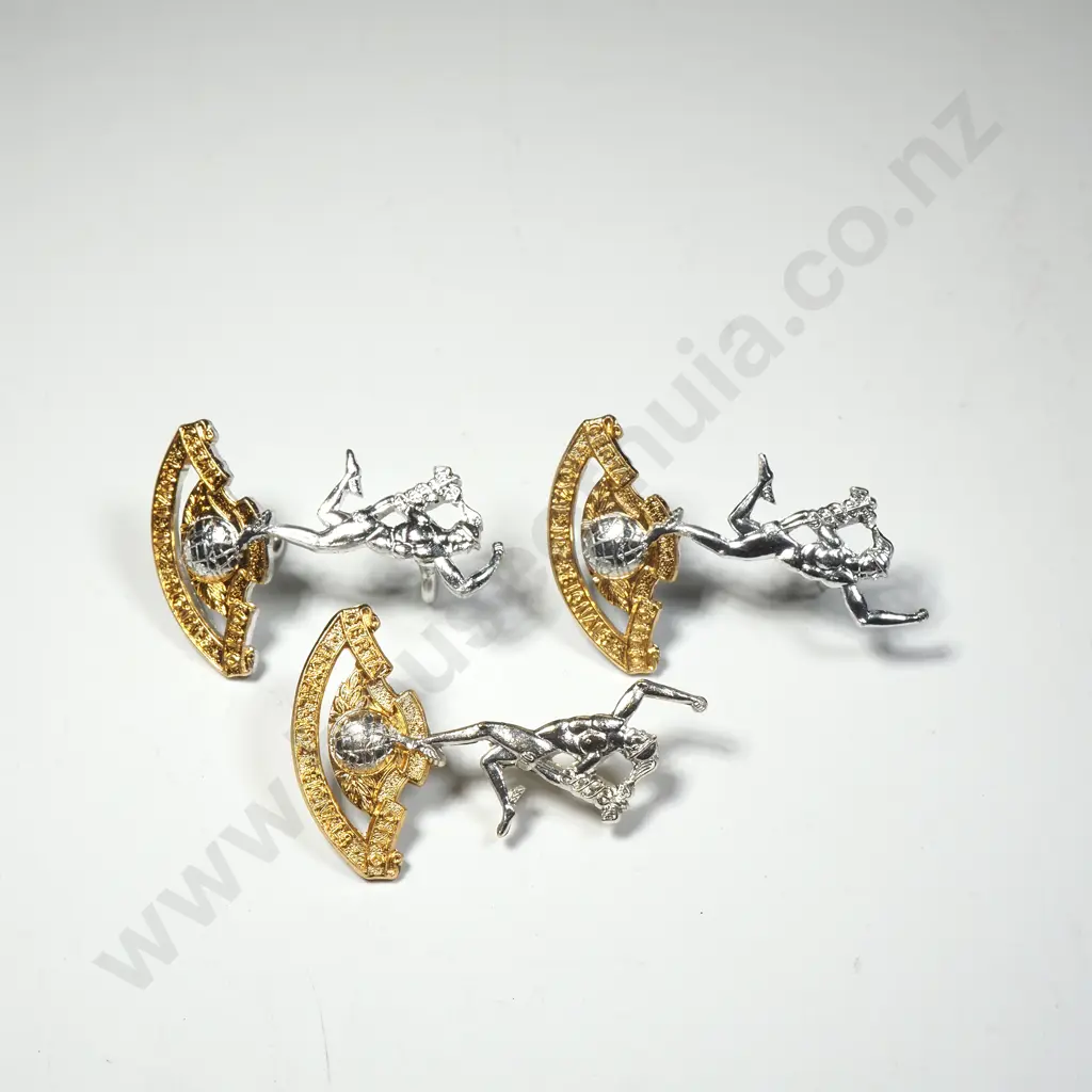 Pair of NZ Military Collar Badges Image 1++