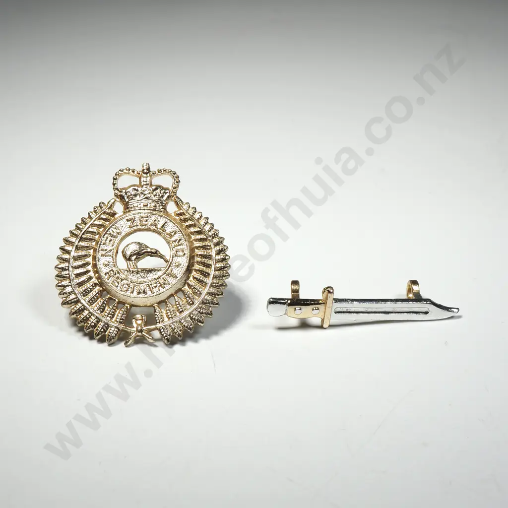 Assorted Lot of Military Badges Image 1++
